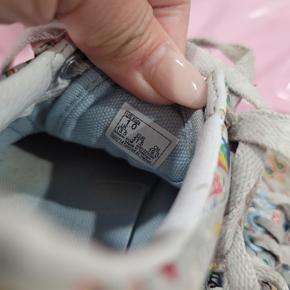 Vans Girls rainbows hearts stars 66 pride shoes sneaker gray pale blue Size 1 - Picture 7 of 8